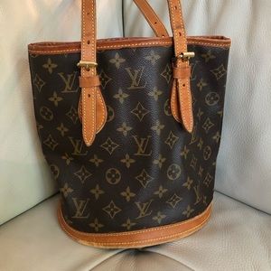 💯 Authentic Louis Vuitton Bucket PM shoulder bag